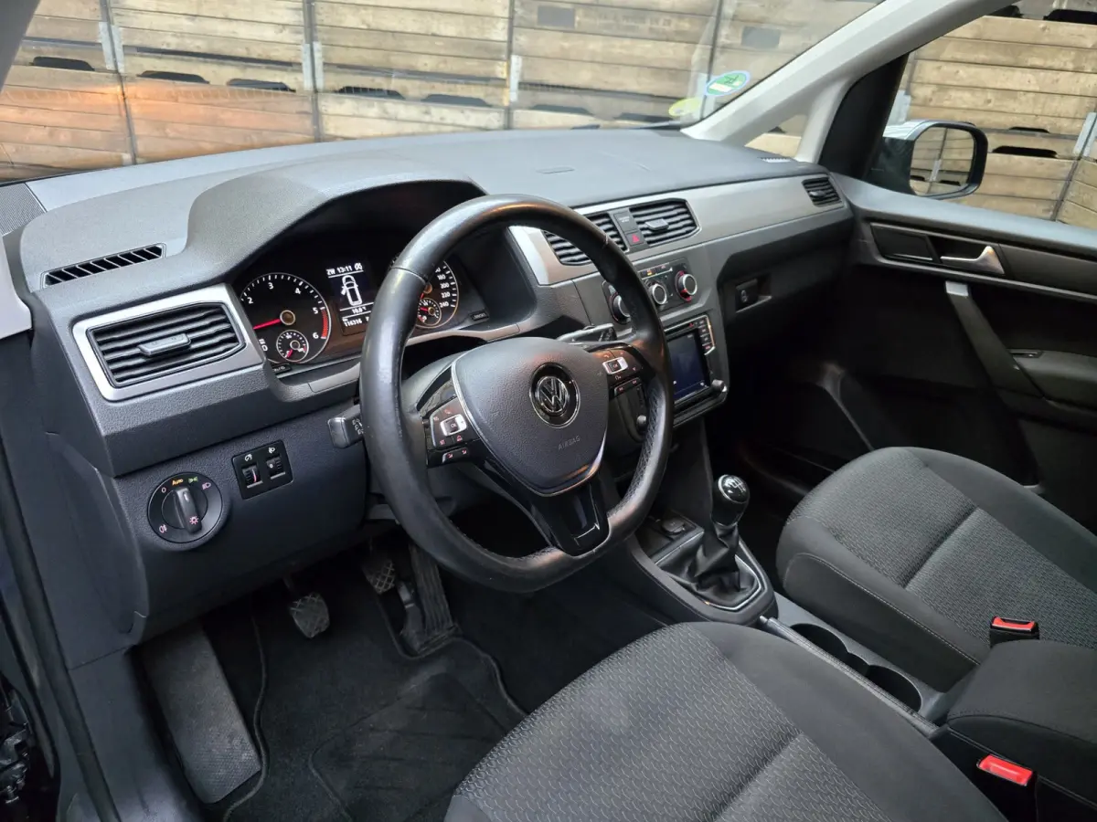 2.0 TDI Comfortline DC!! 5 Pers.NAVI Cruise Airco PDC 2x Schuifdeur Trekhaak LM!