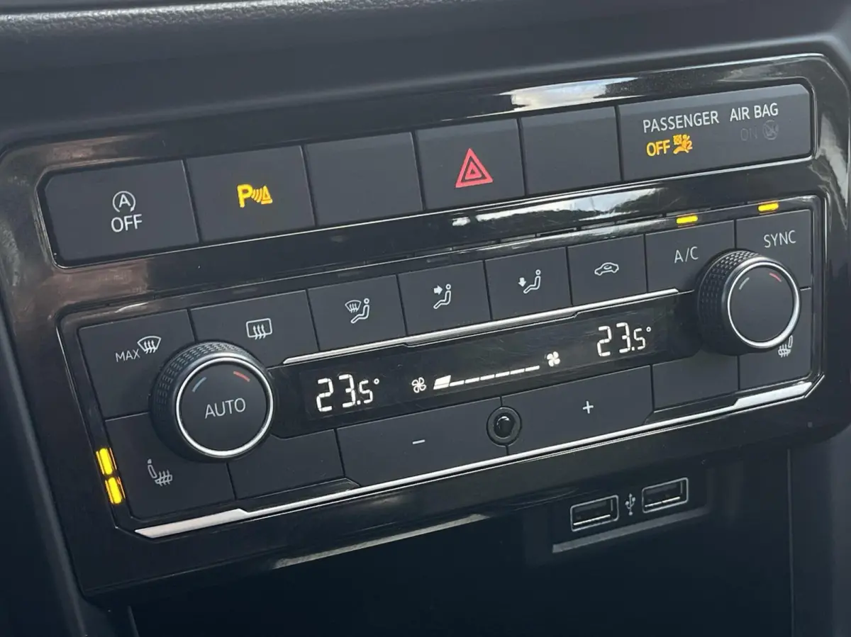 1.0 TSI Life | TREKHAAK | ACHTERUITRIJCAMERA | STOELVERWARMING | ADAPTIEVE CRUISE CONTROL
