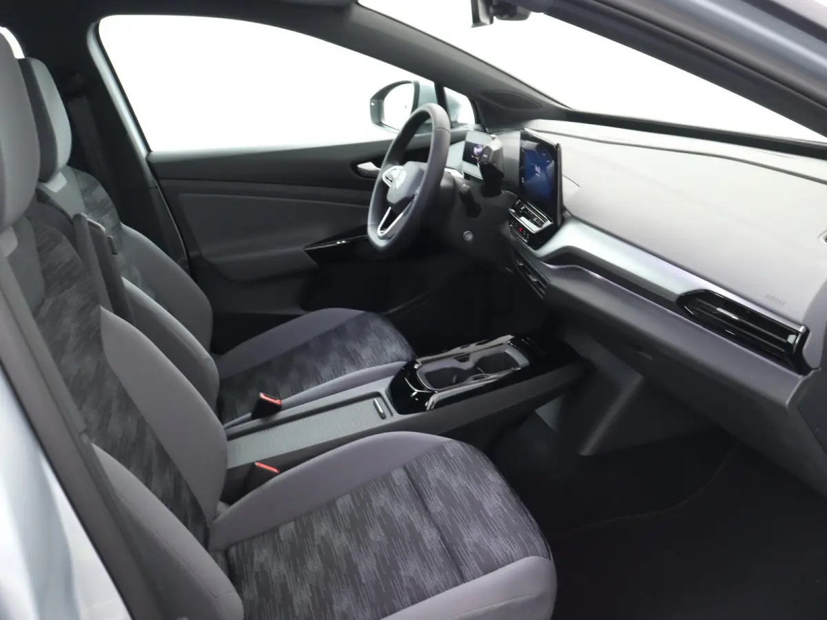 Pro 77 kWh Automaat | 204 pk | Comfort pakket | Soh 100% |Multimedia pakket | Scale silver metallic