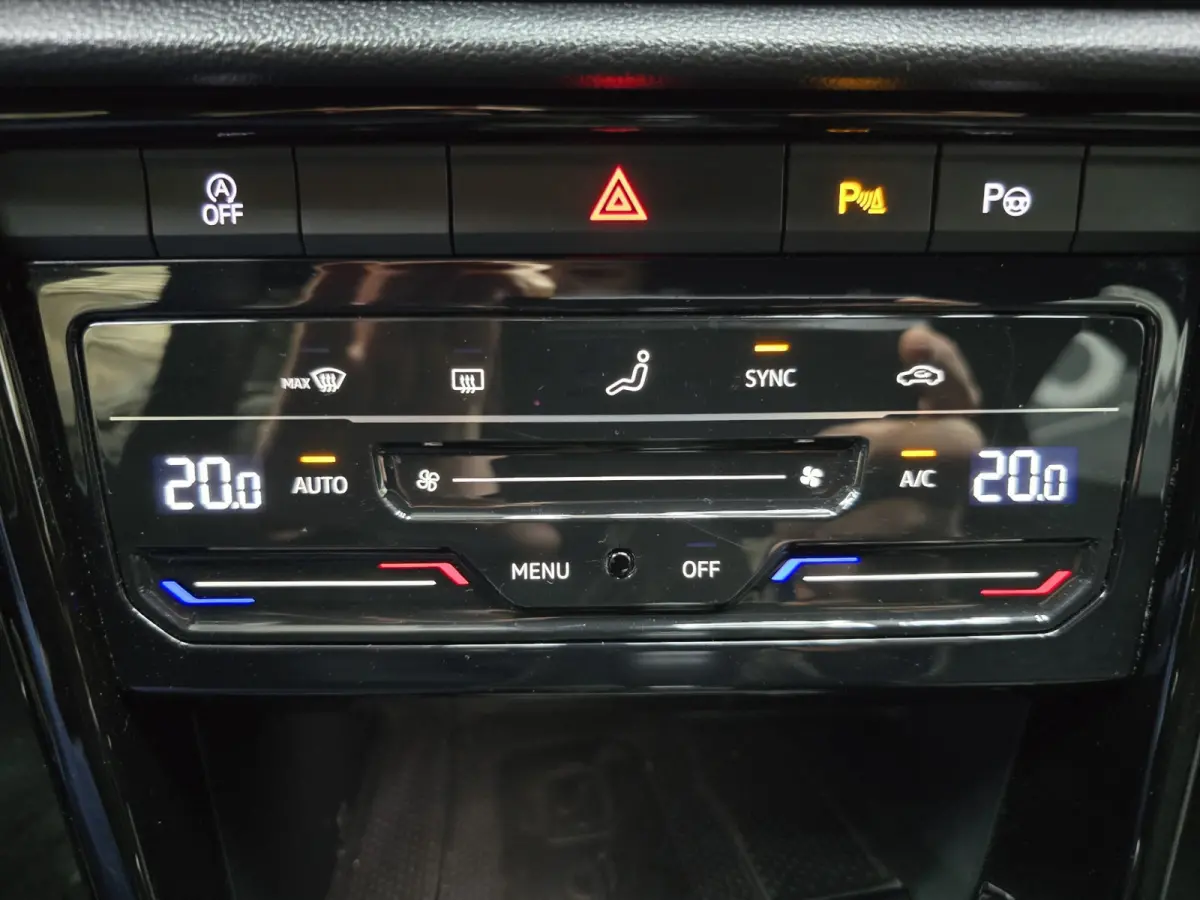 1.0 TSI R-Line IQ Drive Pakket Navi LED Clima LM