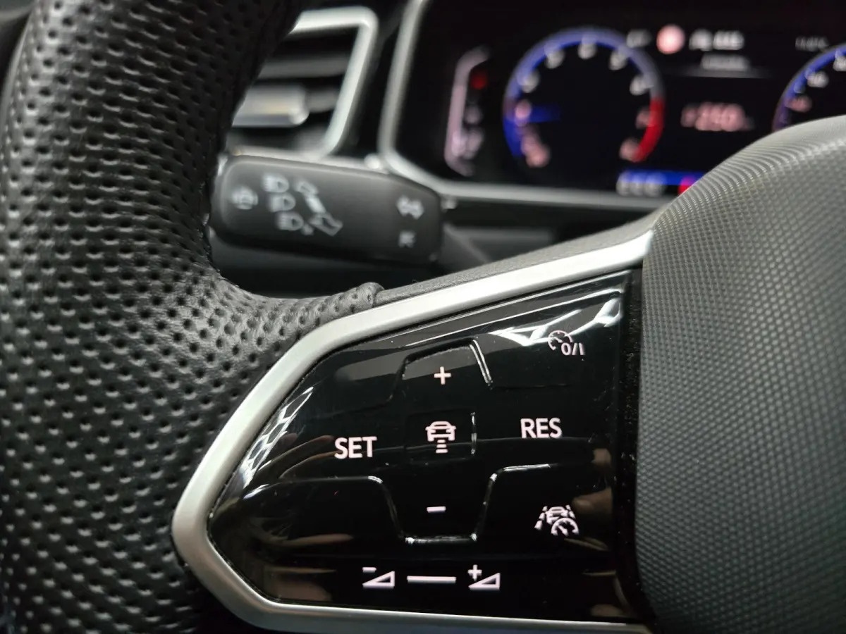 1.0 TSI R-Line IQ Drive Pakket Navi LED Clima LM