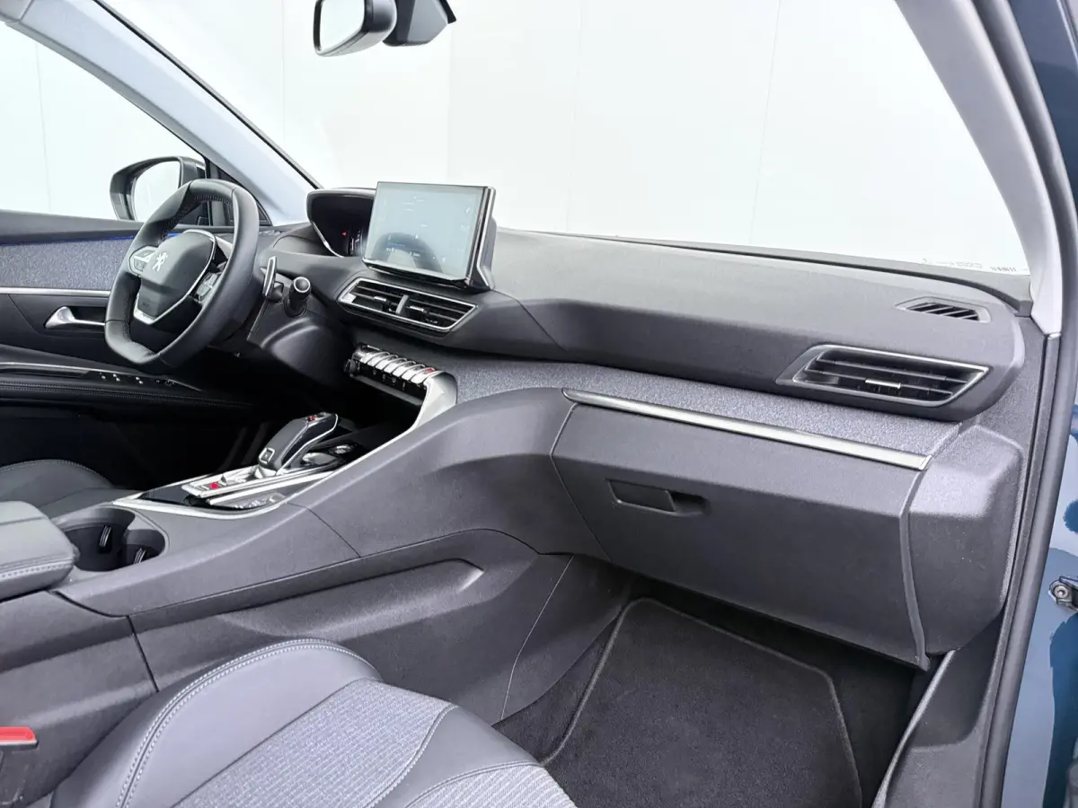 SUV Allure Pack Business 130pk Automaat | Navigatie | Camera achter | Cruise control | 18 inch lichtmetalen velgen | LED koplampen | Apple Carplay Android auto