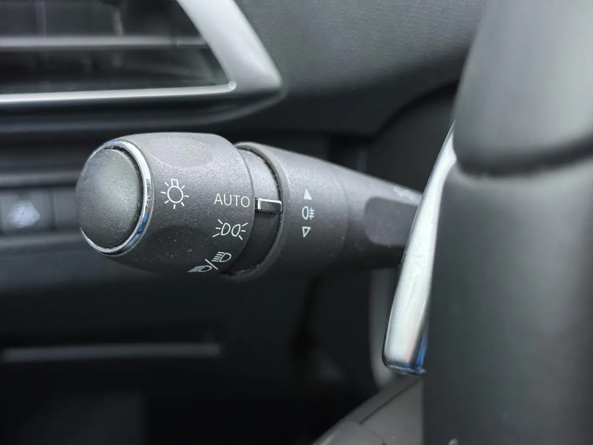 SUV Allure Pack Business 130pk Automaat | Navigatie | Camera achter | Cruise control | 18 inch lichtmetalen velgen | LED koplampen | Apple Carplay Android auto