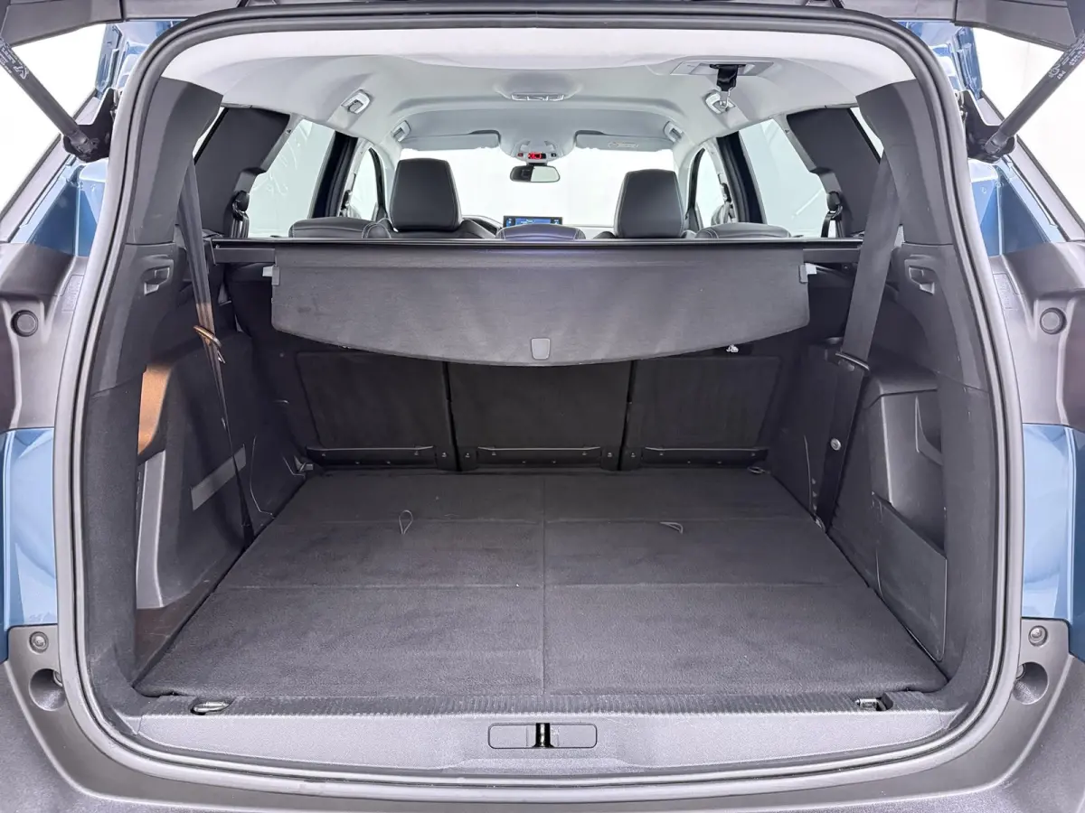 SUV Allure Pack Business 130pk Automaat | Navigatie | Camera achter | Cruise control | 18 inch lichtmetalen velgen | LED koplampen | Apple Carplay Android auto