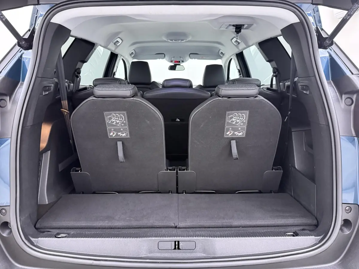 SUV Allure Pack Business 130pk Automaat | Navigatie | Camera achter | Cruise control | 18 inch lichtmetalen velgen | LED koplampen | Apple Carplay Android auto