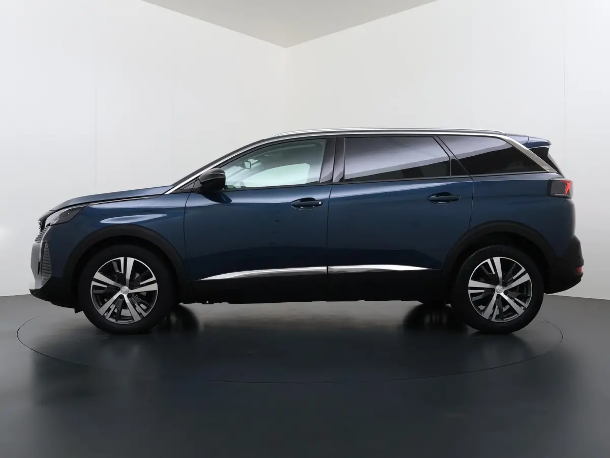 SUV Allure Pack Business 130pk Automaat | Navigatie | Camera achter | Cruise control | 18 inch lichtmetalen velgen | LED koplampen | Apple Carplay Android auto