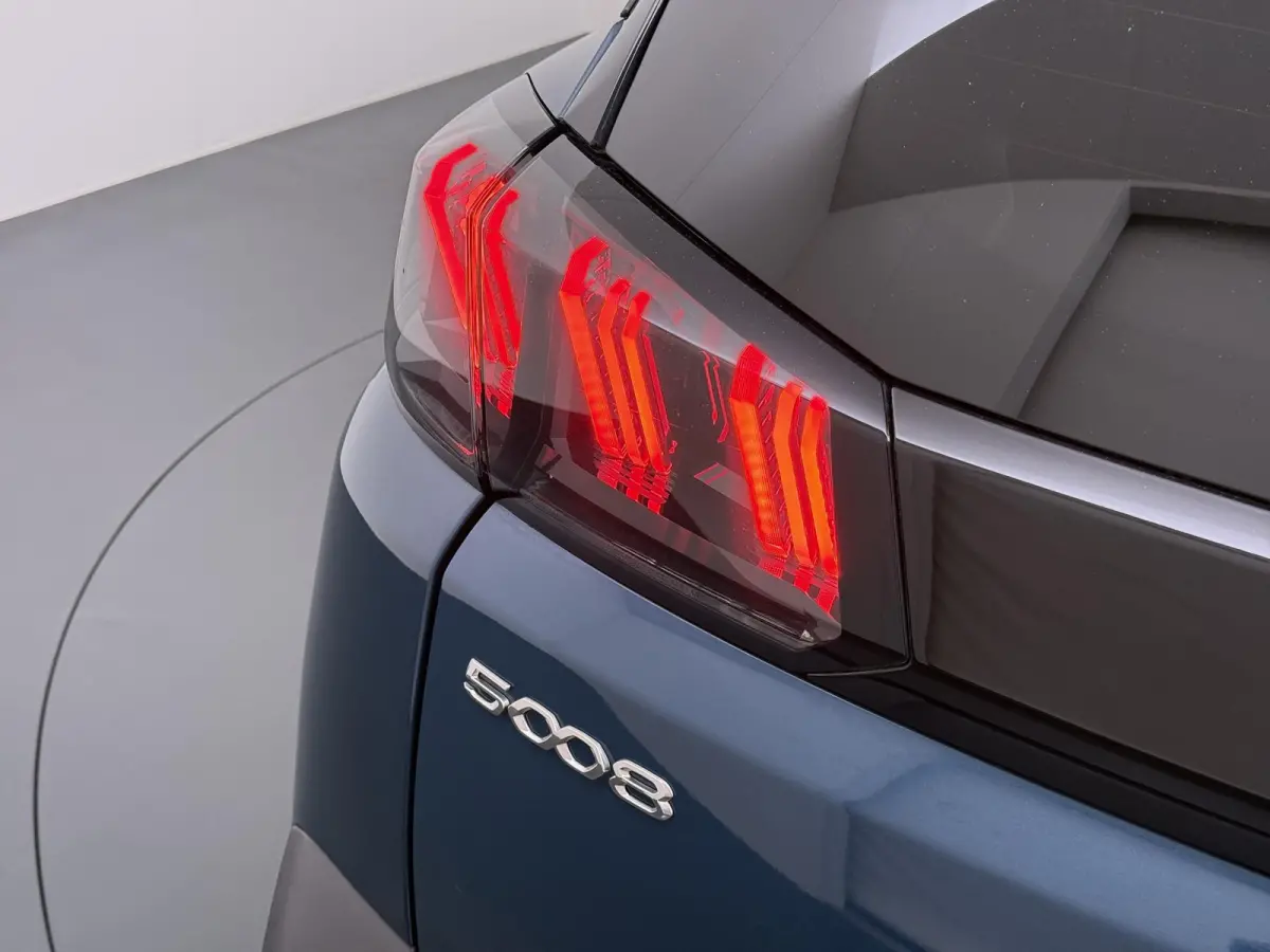 SUV Allure Pack Business 130pk Automaat | Navigatie | Camera achter | Cruise control | 18 inch lichtmetalen velgen | LED koplampen | Apple Carplay Android auto