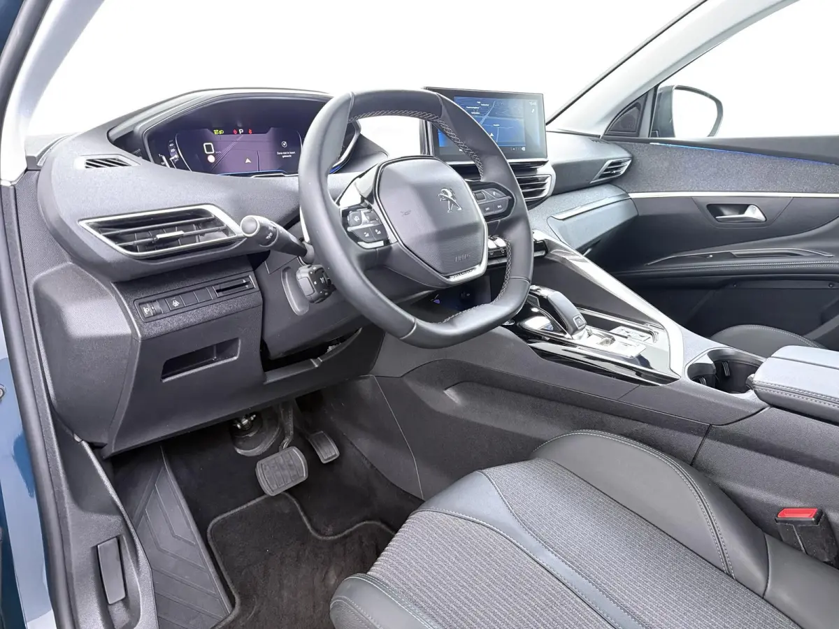 SUV Allure Pack Business 130pk Automaat | Navigatie | Camera achter | Cruise control | 18 inch lichtmetalen velgen | LED koplampen | Apple Carplay Android auto
