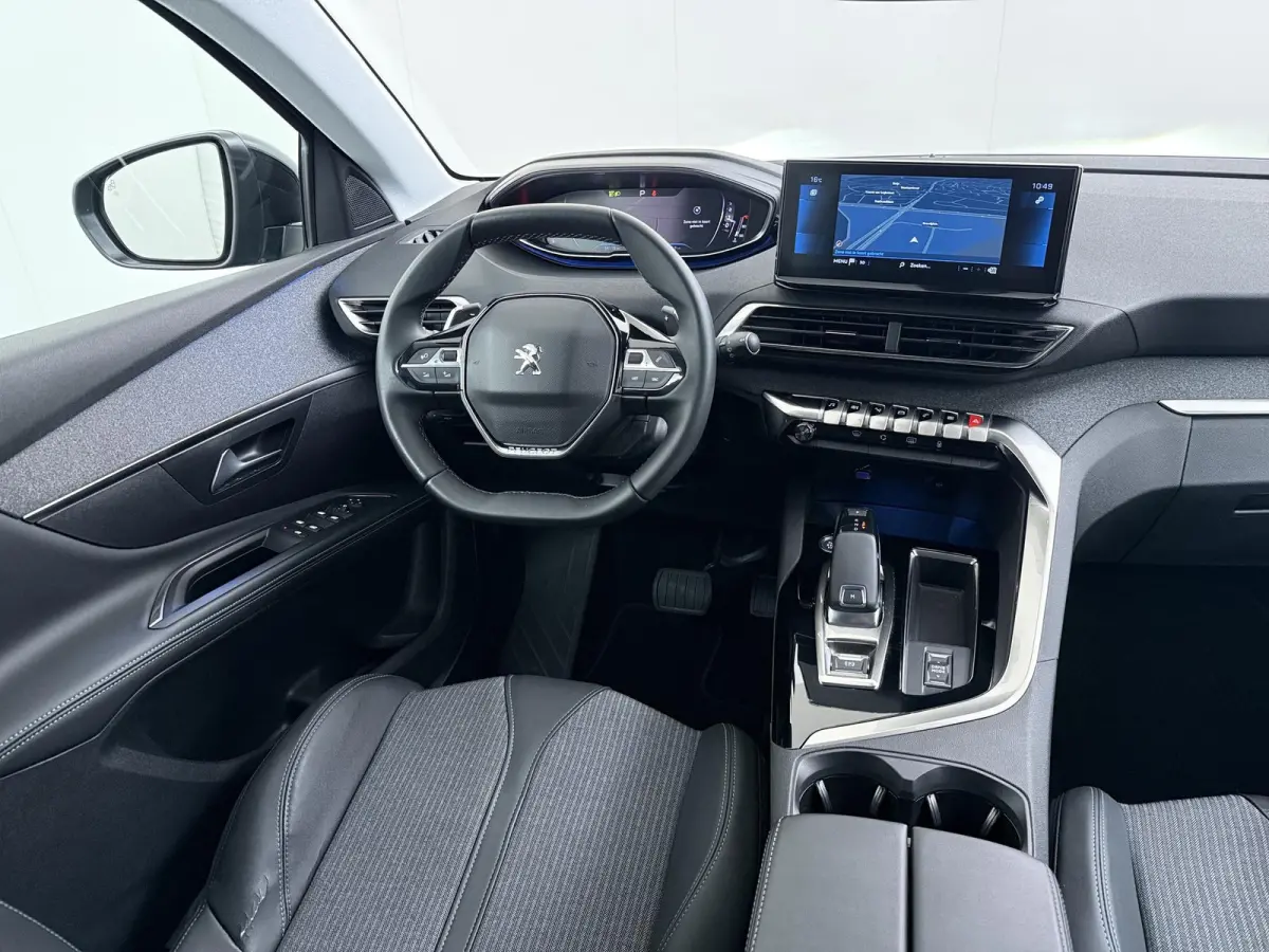 SUV Allure Pack Business 130pk Automaat | Navigatie | Camera achter | Cruise control | 18 inch lichtmetalen velgen | LED koplampen | Apple Carplay Android auto