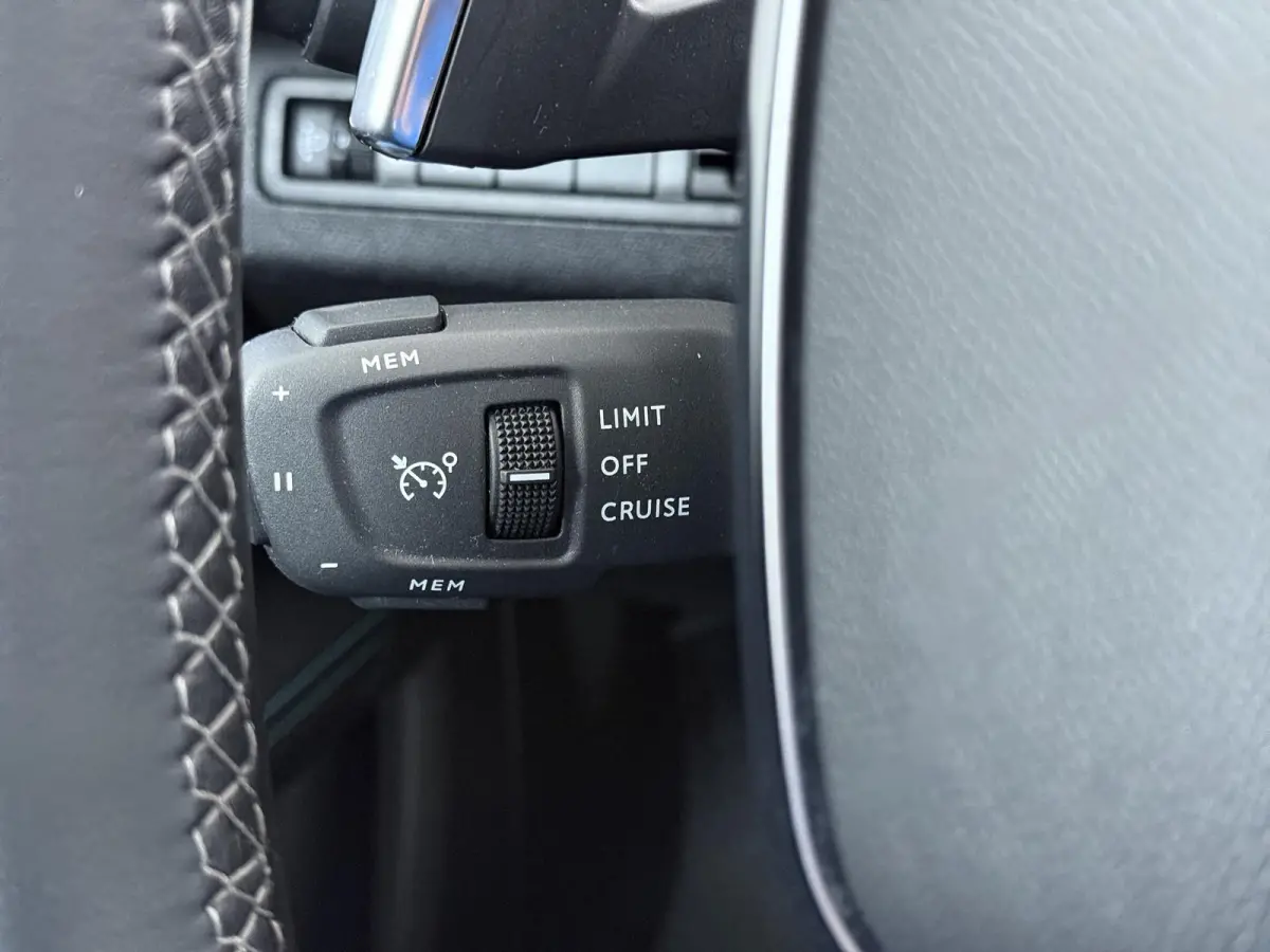 SUV Allure Pack Business 130pk Automaat | Navigatie | Camera achter | Cruise control | 18 inch lichtmetalen velgen | LED koplampen | Apple Carplay Android auto