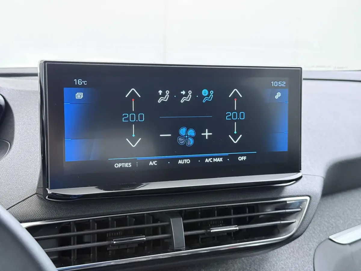 SUV Allure Pack Business 130pk Automaat | Navigatie | Camera achter | Cruise control | 18 inch lichtmetalen velgen | LED koplampen | Apple Carplay Android auto