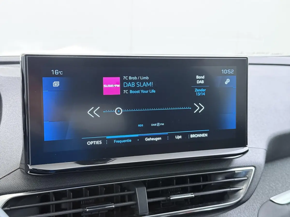 SUV Allure Pack Business 130pk Automaat | Navigatie | Camera achter | Cruise control | 18 inch lichtmetalen velgen | LED koplampen | Apple Carplay Android auto