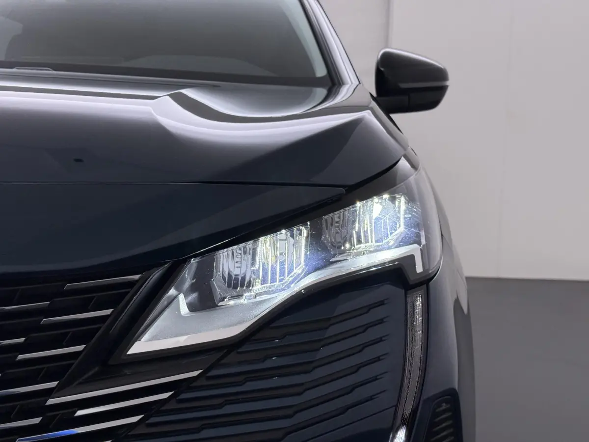 SUV Allure Pack Business 130pk Automaat | Navigatie | Camera achter | Cruise control | 18 inch lichtmetalen velgen | LED koplampen | Apple Carplay Android auto
