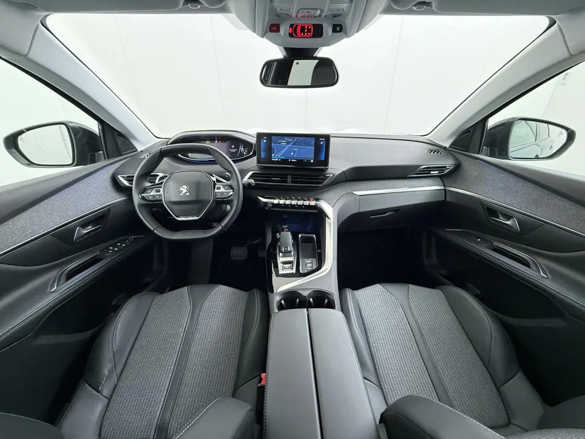 SUV Allure Pack Business 130pk Automaat | Navigatie | Camera achter | Cruise control | 18 inch lichtmetalen velgen | LED koplampen | Apple Carplay Android auto