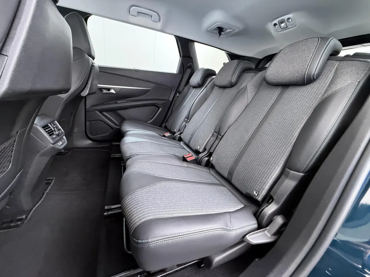 SUV Allure Pack Business 130pk Automaat | Navigatie | Camera achter | Cruise control | 18 inch lichtmetalen velgen | LED koplampen | Apple Carplay Android auto