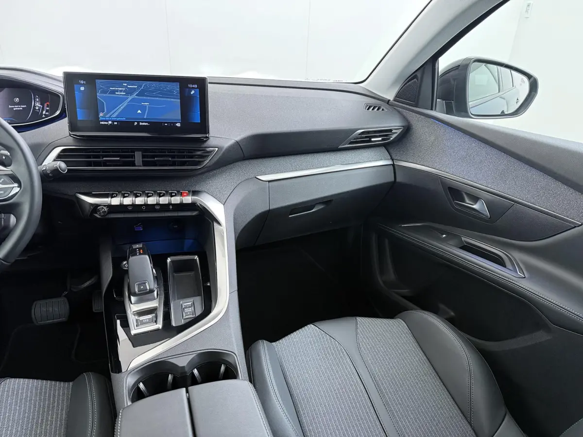 SUV Allure Pack Business 130pk Automaat | Navigatie | Camera achter | Cruise control | 18 inch lichtmetalen velgen | LED koplampen | Apple Carplay Android auto