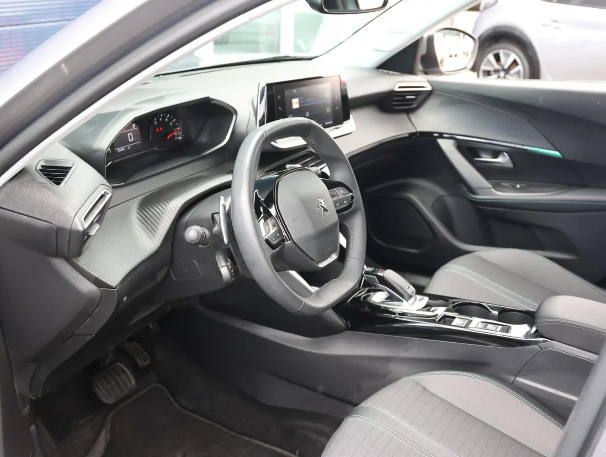 130pk Allure | 1ste eigenaar | Parkeersensoren | LED lampen | Navigatie | Climate | AUTOMAAT