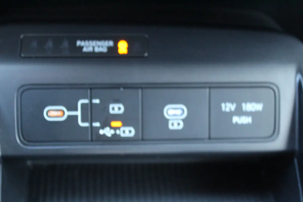 1.6 GDI HEV Comfort Keyless entry Airco l Cruise control l Navigatie l AppleCarPlay/AndroidAuto l Parkeer camera