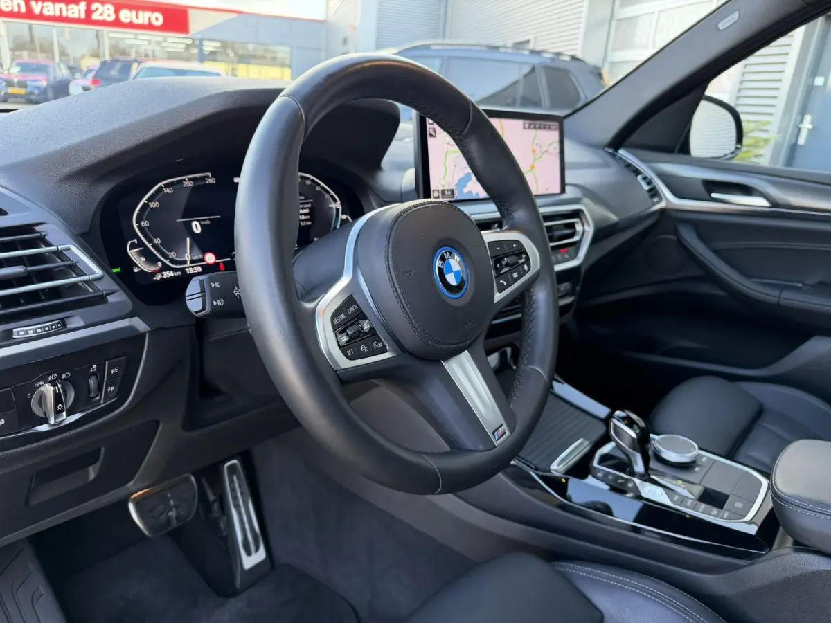 xDrive30e High Executive M Sport Panoramadak 19 Inch LED Keyless Entry Elek. Stoelverstelling ACC Head-Up Display Trekhaak