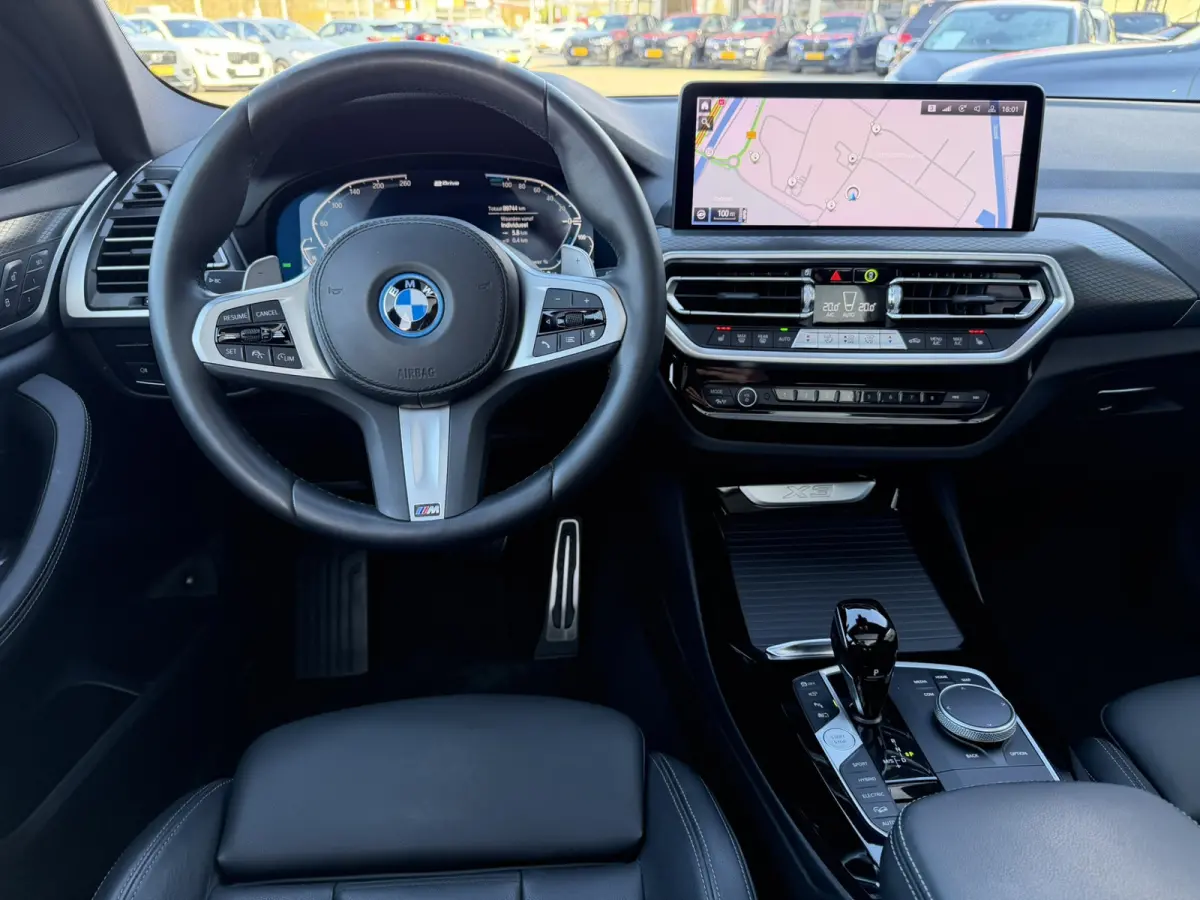 xDrive30e High Executive M Sport Panoramadak 19 Inch LED Keyless Entry Elek. Stoelverstelling ACC Head-Up Display Trekhaak
