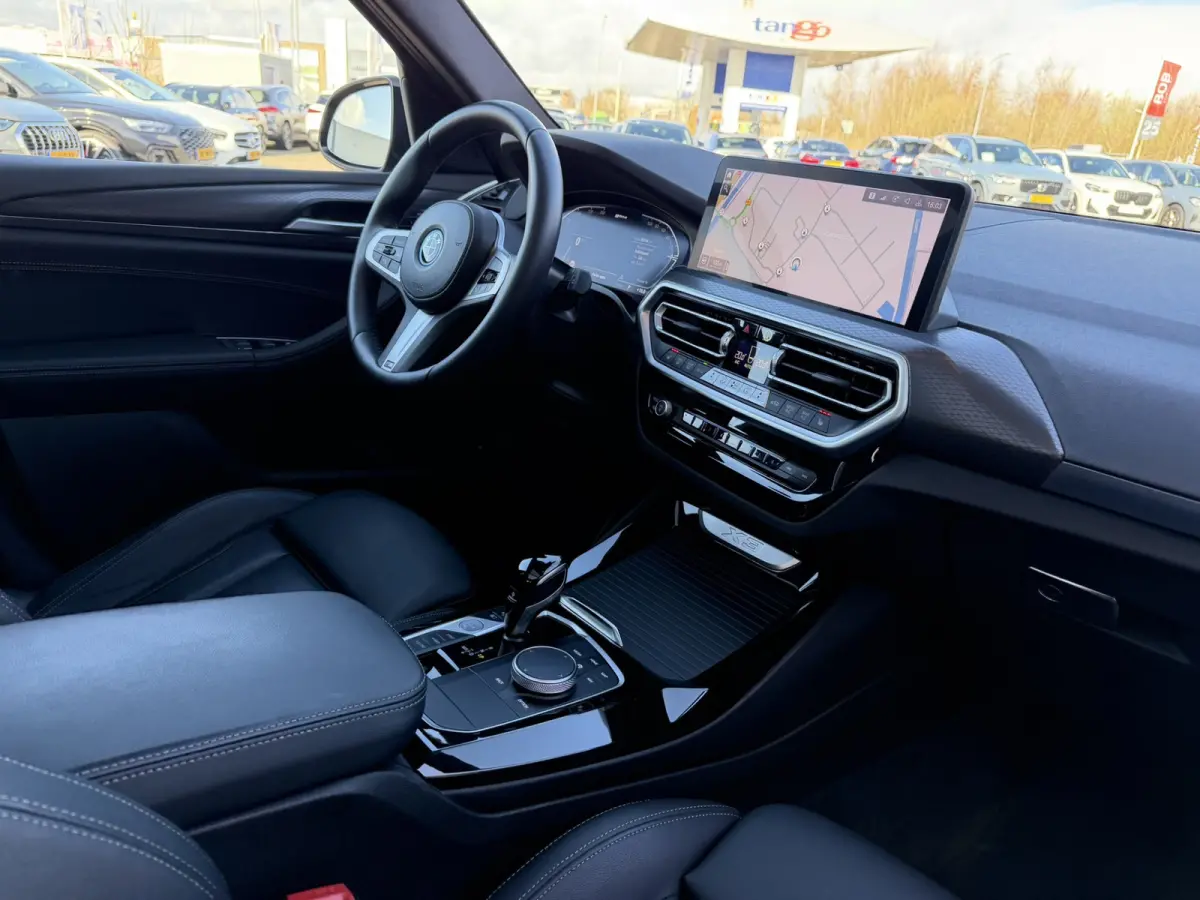 xDrive30e High Executive M Sport Panoramadak 19 Inch LED Keyless Entry Elek. Stoelverstelling ACC Head-Up Display Trekhaak
