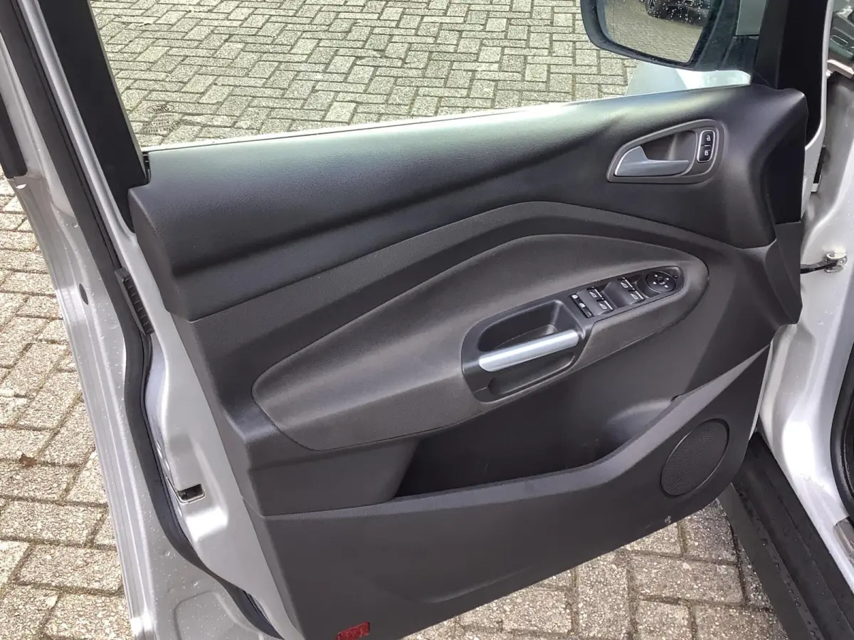 1.0 Titanium cruise control, navi, trekhaak