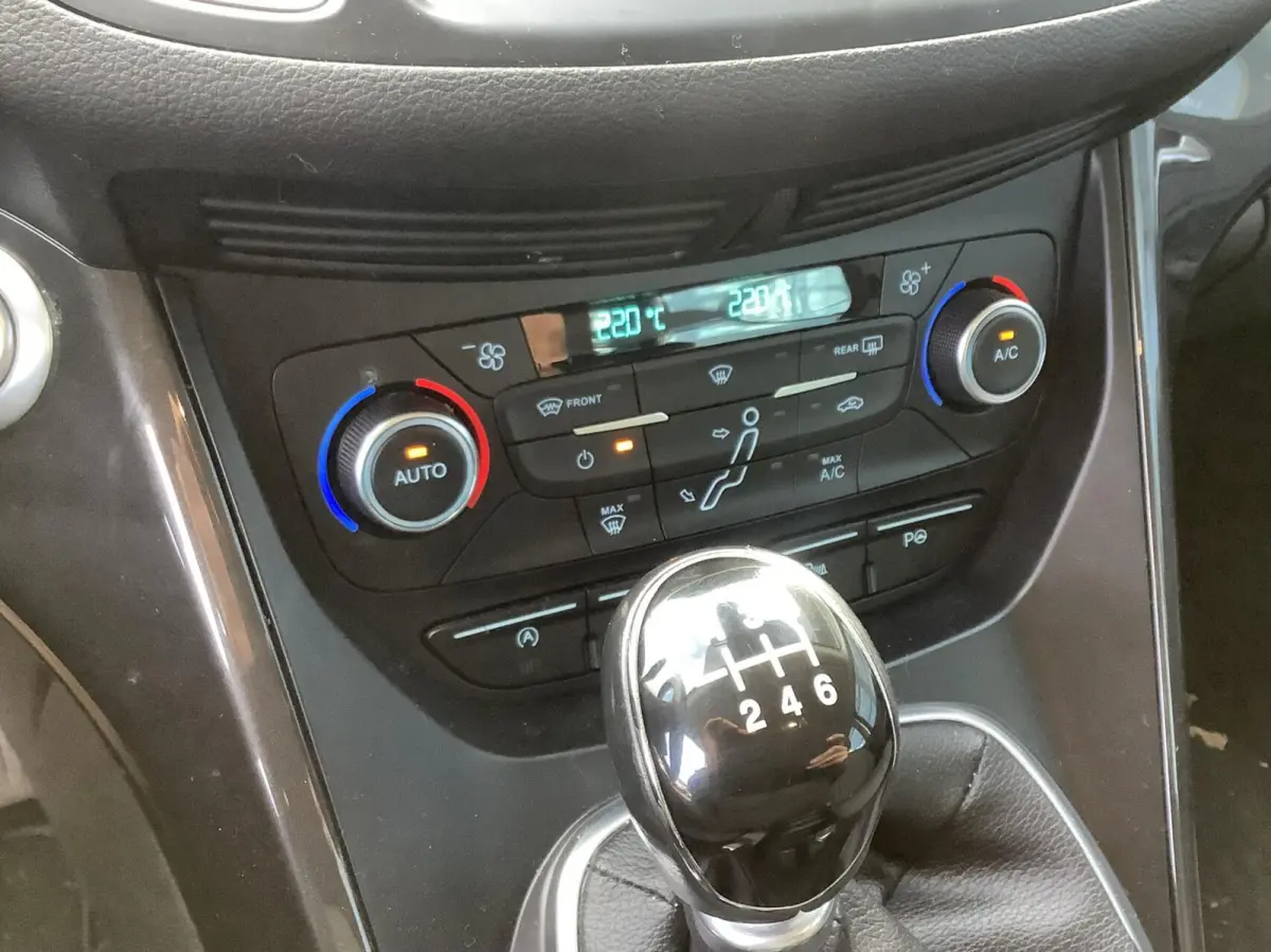 1.0 Titanium cruise control, navi, trekhaak