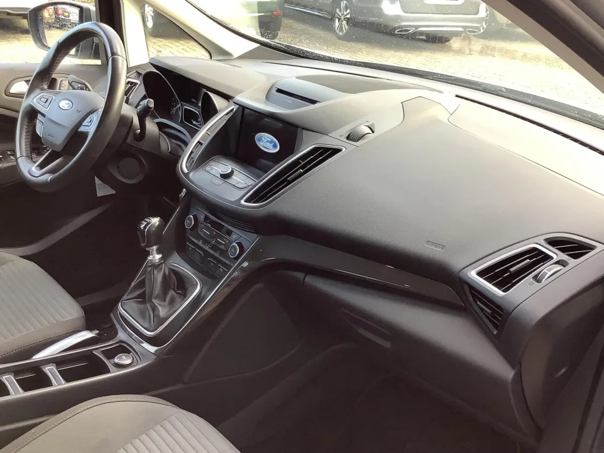 1.0 Titanium cruise control, navi, trekhaak