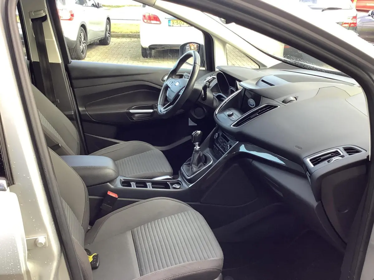 1.0 Titanium cruise control, navi, trekhaak