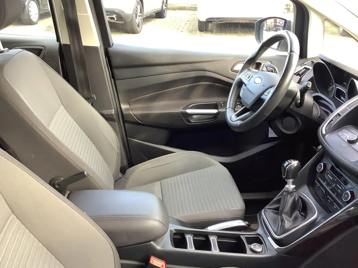 1.0 Titanium cruise control, navi, trekhaak