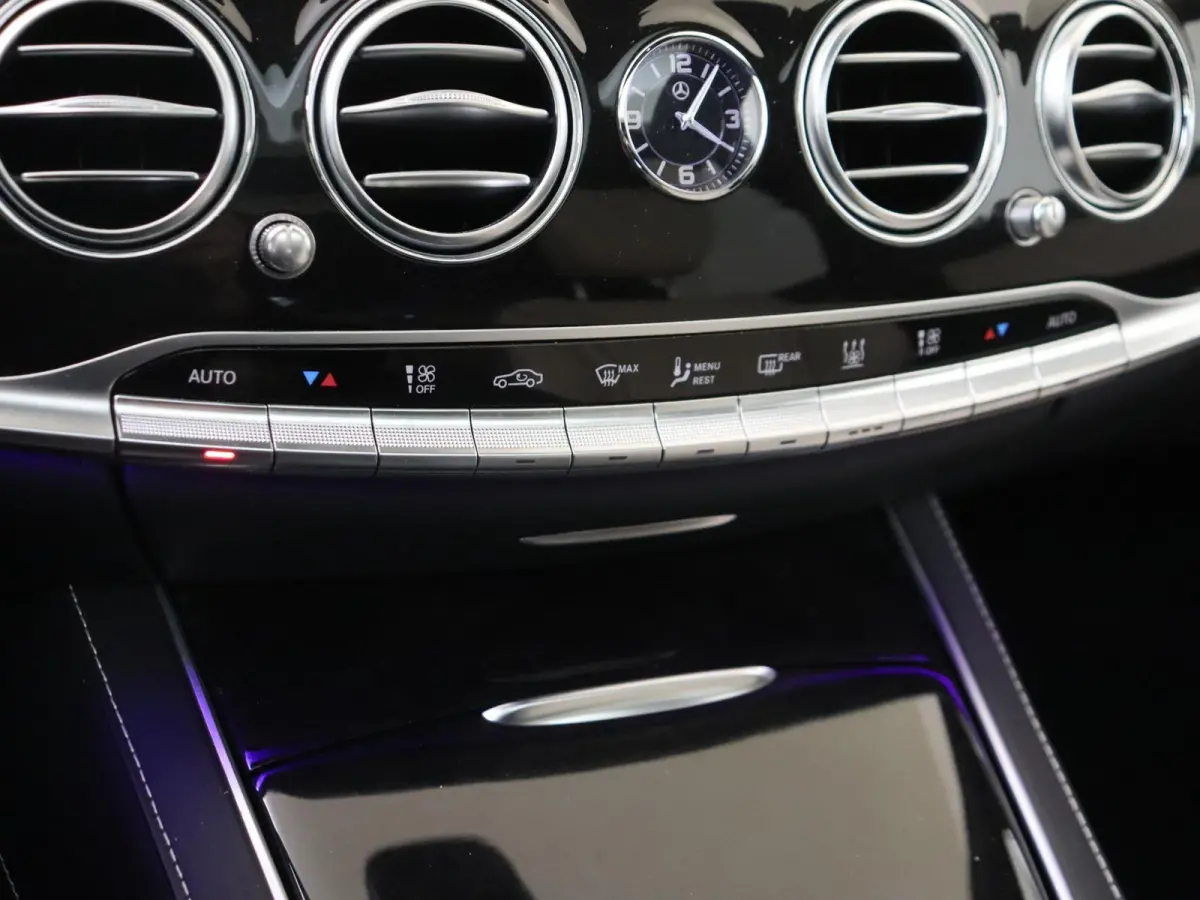 560 e Lang Premium Plus /Panoramadak /Chauffeur pakket /Massage stoelen /Burmester /360 Camera