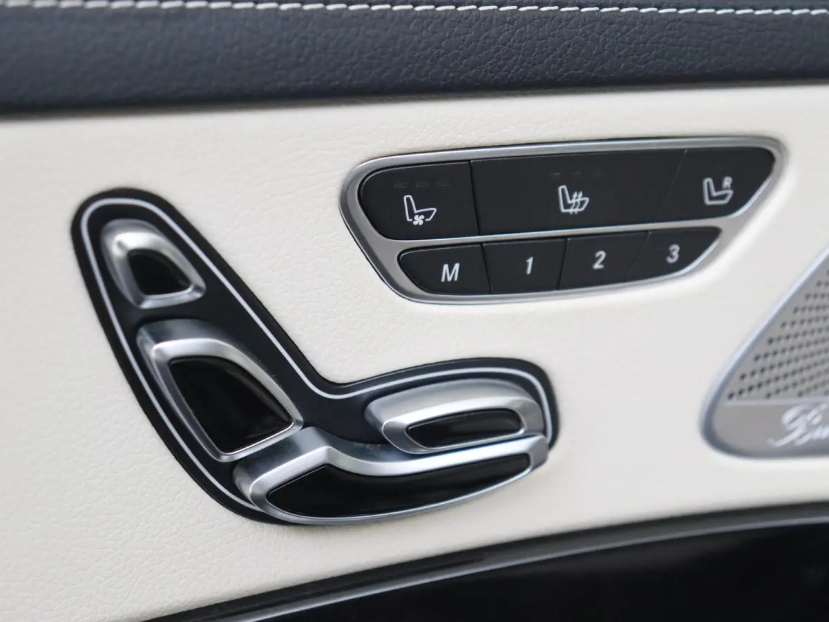560 e Lang Premium Plus /Panoramadak /Chauffeur pakket /Massage stoelen /Burmester /360 Camera