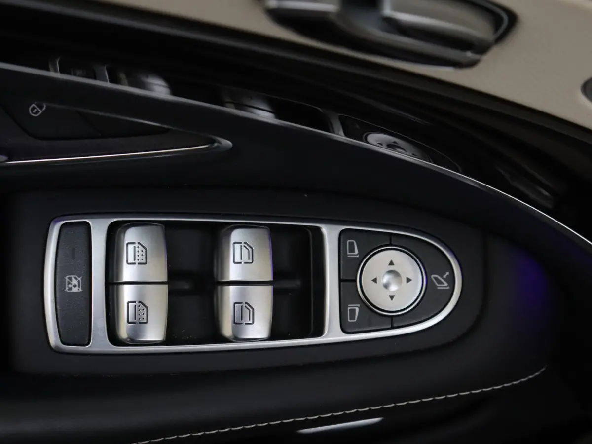 560 e Lang Premium Plus /Panoramadak /Chauffeur pakket /Massage stoelen /Burmester /360 Camera