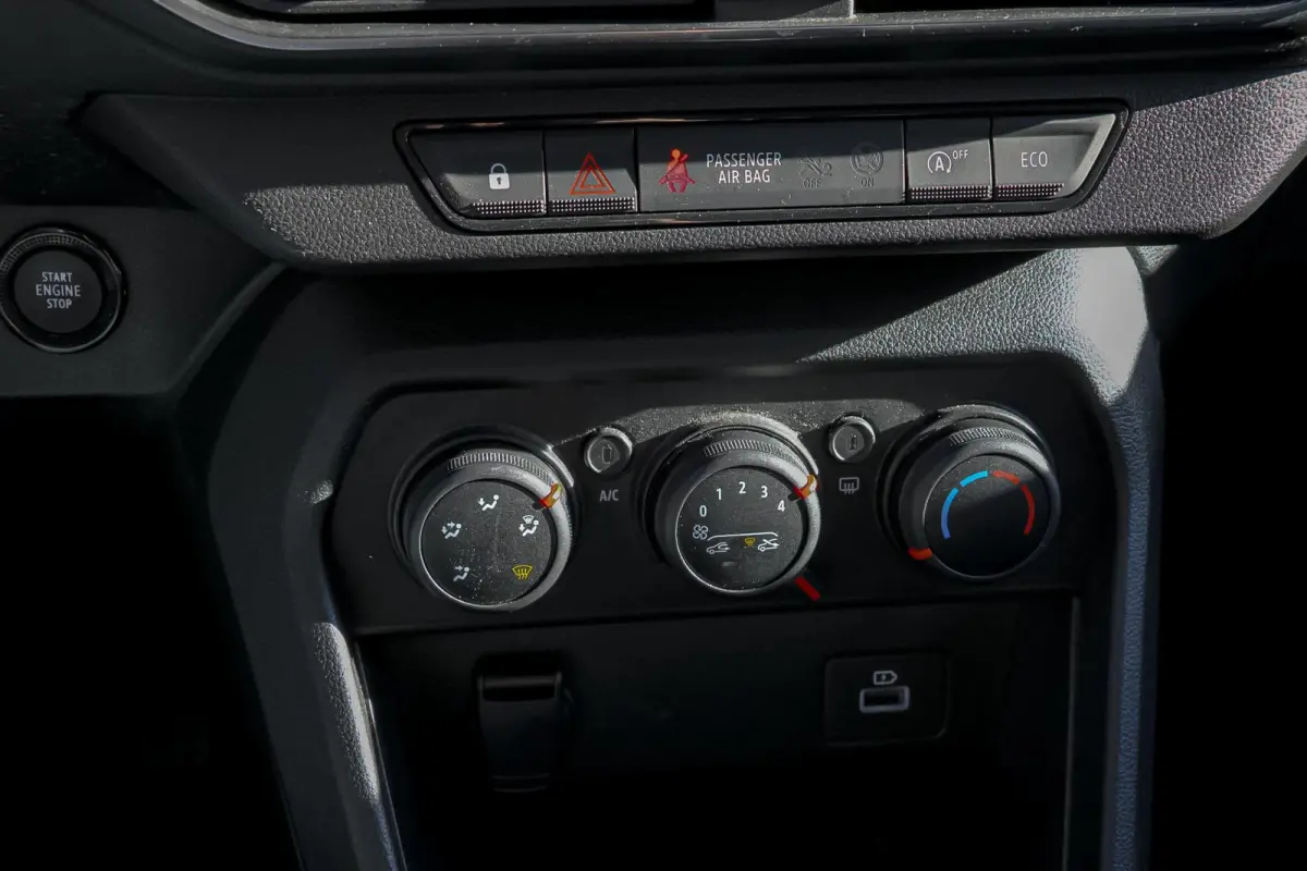 1.0 TCe 90 Expression CRUISE / KEYLESS / NAVI / CAMERA.