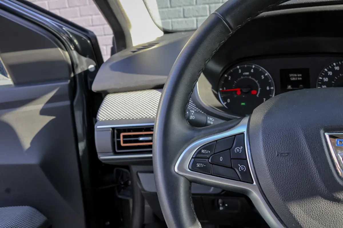 1.0 TCe 90 Expression CRUISE / KEYLESS / NAVI / CAMERA.