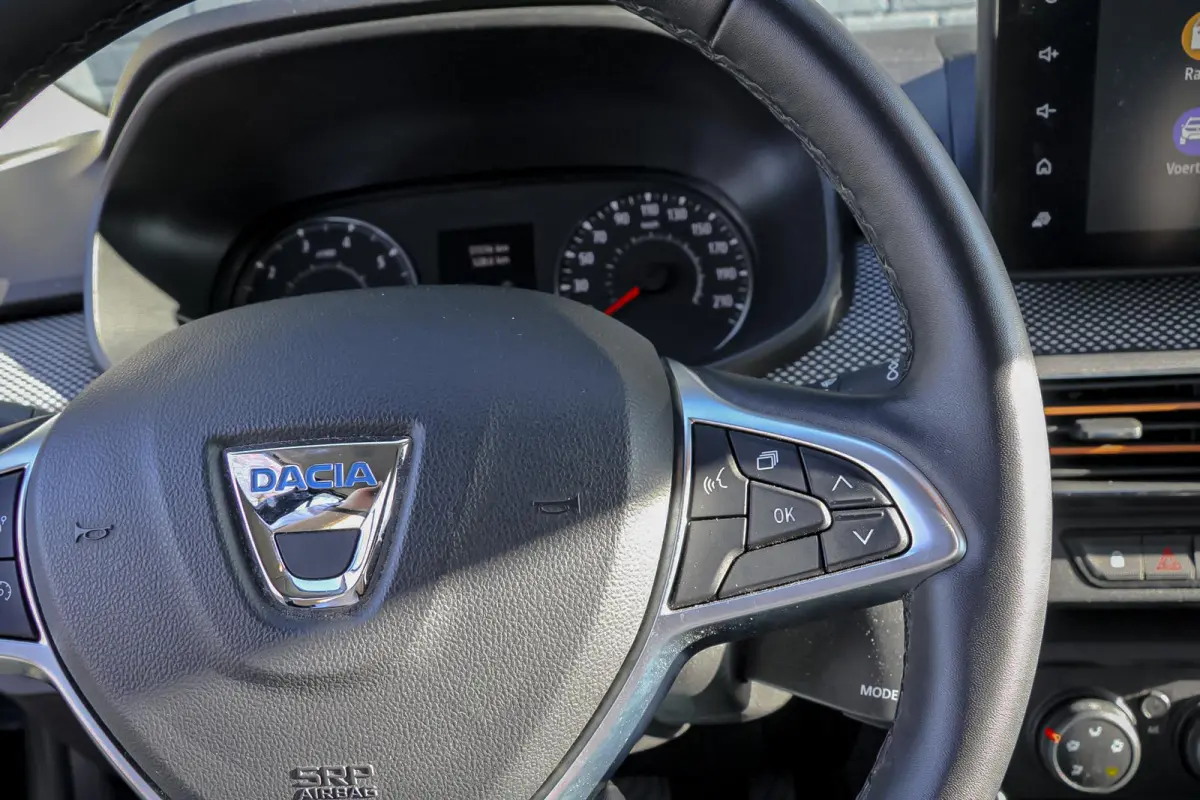 1.0 TCe 90 Expression CRUISE / KEYLESS / NAVI / CAMERA.