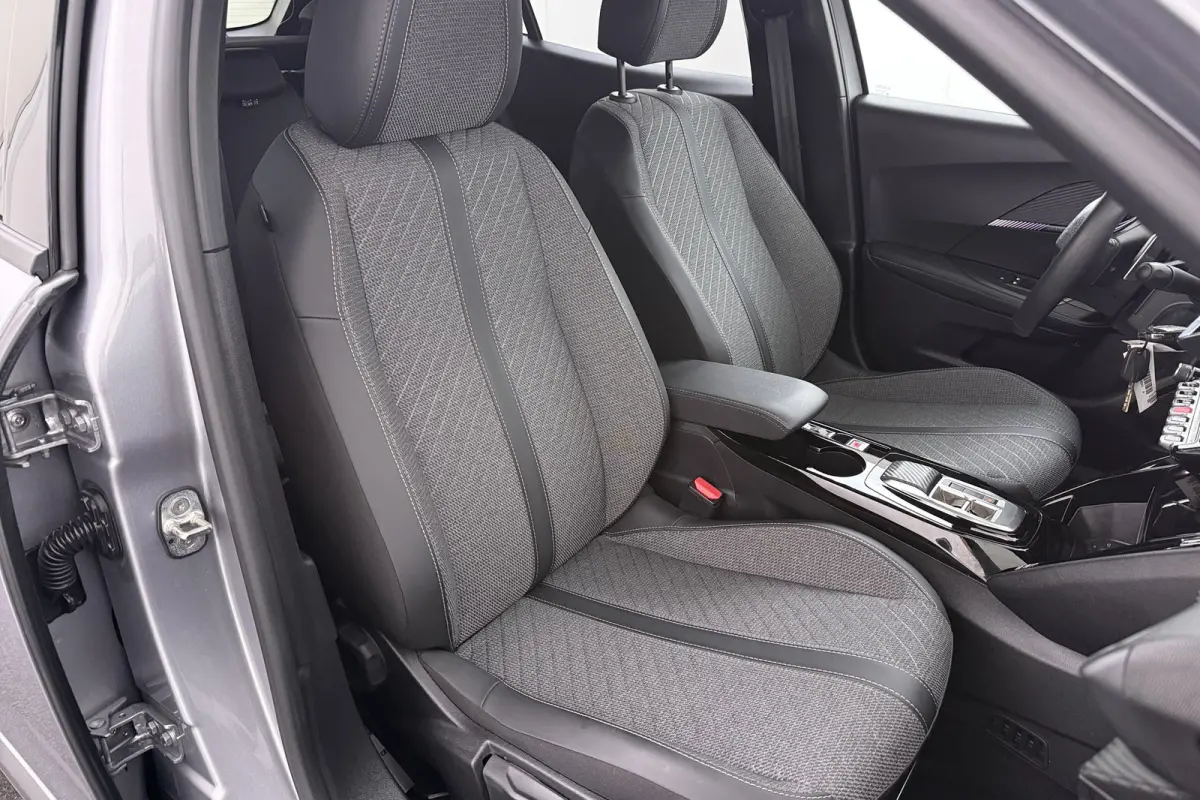 167 PK Aut. Hybrid Allure Half-Leder Climate Carplay 17'LMV