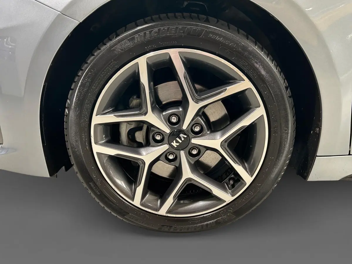 1.0 T-GDI GT-Line | Elektrisch Glazen Schuif / Kanteldak | Apple Carplay / Android Auto | Navigatiesysteem | Stoel + Stuurverwarming | Licht + Regensensor | Parkeersensoren + Camera Achter |