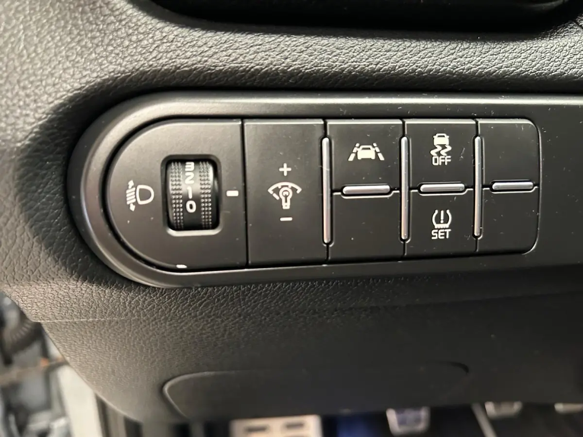 1.0 T-GDI GT-Line | Elektrisch Glazen Schuif / Kanteldak | Apple Carplay / Android Auto | Navigatiesysteem | Stoel + Stuurverwarming | Licht + Regensensor | Parkeersensoren + Camera Achter |