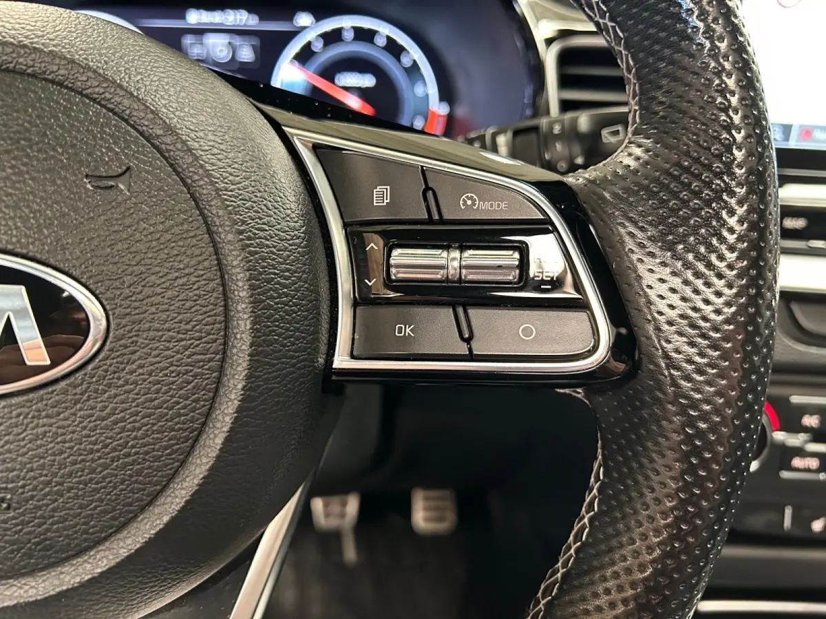 1.0 T-GDI GT-Line | Elektrisch Glazen Schuif / Kanteldak | Apple Carplay / Android Auto | Navigatiesysteem | Stoel + Stuurverwarming | Licht + Regensensor | Parkeersensoren + Camera Achter |