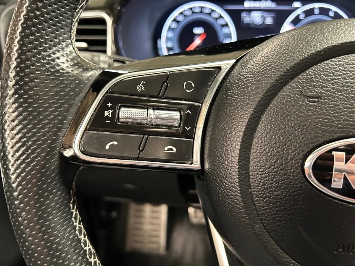 1.0 T-GDI GT-Line | Elektrisch Glazen Schuif / Kanteldak | Apple Carplay / Android Auto | Navigatiesysteem | Stoel + Stuurverwarming | Licht + Regensensor | Parkeersensoren + Camera Achter |