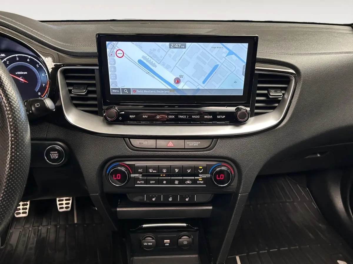 1.0 T-GDI GT-Line | Elektrisch Glazen Schuif / Kanteldak | Apple Carplay / Android Auto | Navigatiesysteem | Stoel + Stuurverwarming | Licht + Regensensor | Parkeersensoren + Camera Achter |