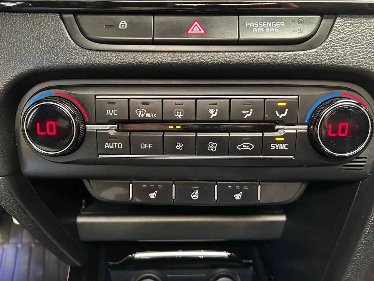 1.0 T-GDI GT-Line | Elektrisch Glazen Schuif / Kanteldak | Apple Carplay / Android Auto | Navigatiesysteem | Stoel + Stuurverwarming | Licht + Regensensor | Parkeersensoren + Camera Achter |