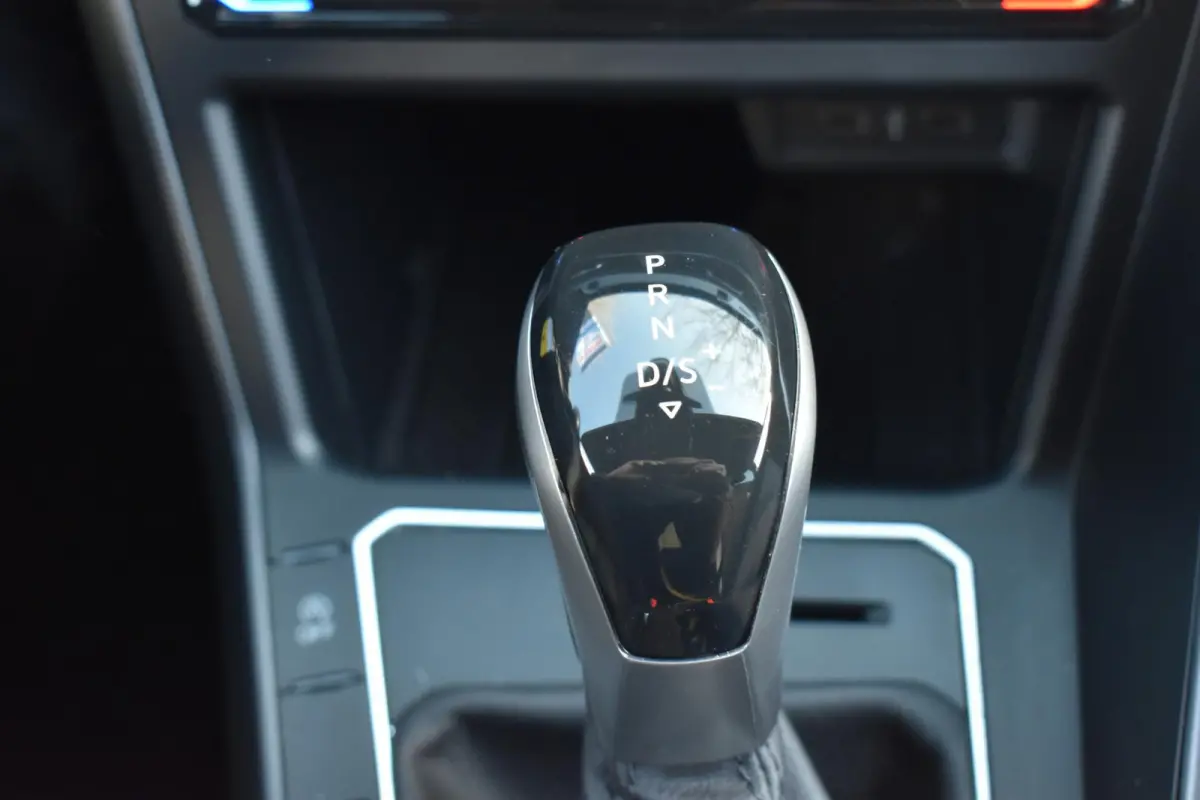 1.0 TSI R-Line Business Automaat | 3X R-Line | IQ-Light | Trekhaak | BSM | Navi | Digitaal Dash | Stoelverwarming | 12 mnd BOVAG garantie | Whatsapp 06-53188999