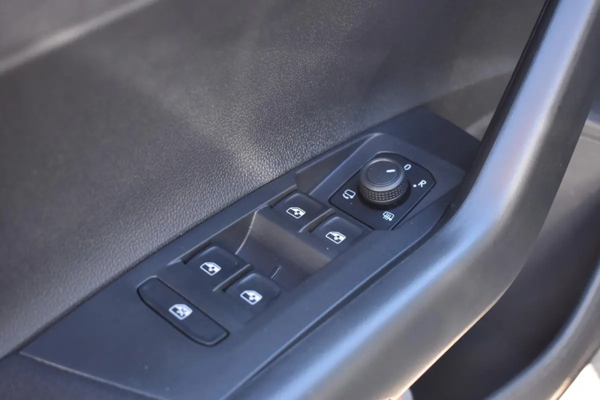 1.0 TSI Life Edition | NL-Auto | Digitaal Dashboard | Camera | Carplay Navi | 12 mnd BOVAG garantie | Whatsapp 06-53188999