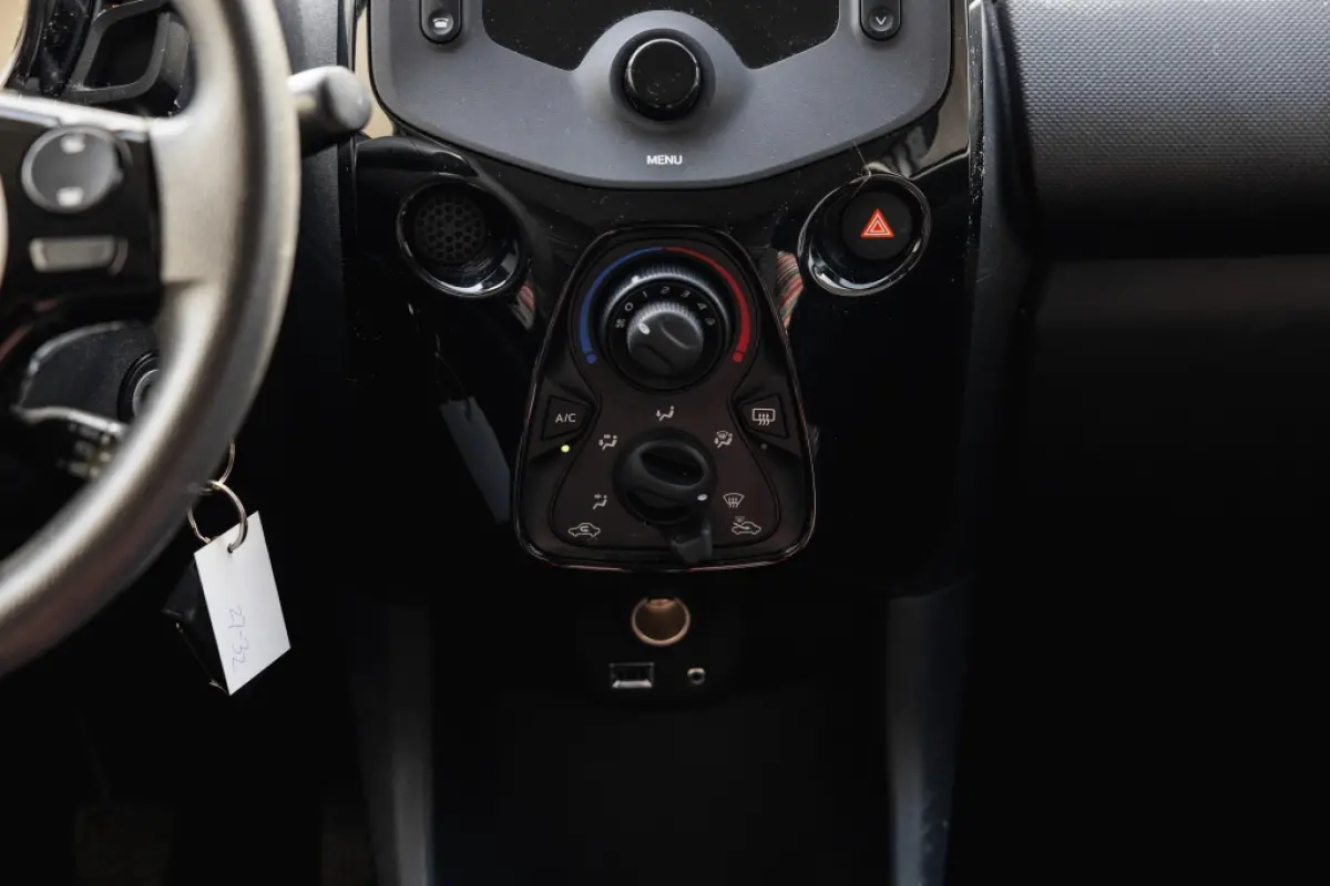 1.0 VTi Feel | Cruise | DAB | Start-Stop
