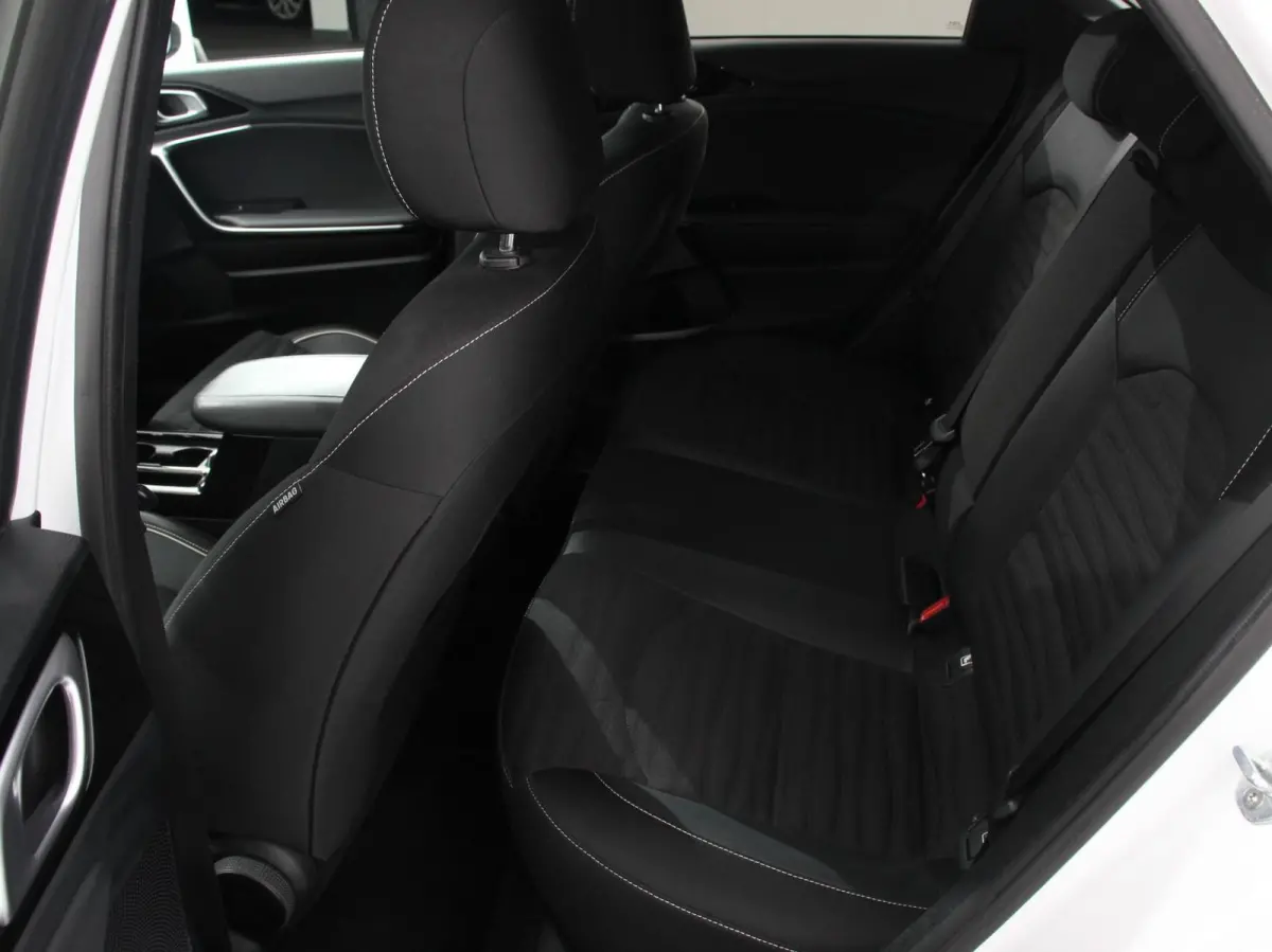 1.5 T-GDi Automaat HEV GT-Line Climate control  Cruise control adaptive  Camera  Parkeersensoren achter  Stuur verwarming  Voorstoelen verwarmd  Navigatie  Apple Carplay/ Android Auto