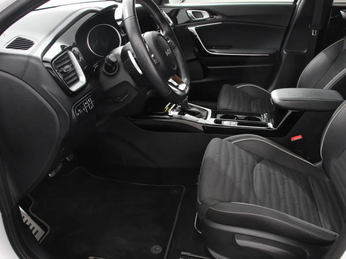1.5 T-GDi Automaat HEV GT-Line Climate control  Cruise control adaptive  Camera  Parkeersensoren achter  Stuur verwarming  Voorstoelen verwarmd  Navigatie  Apple Carplay/ Android Auto