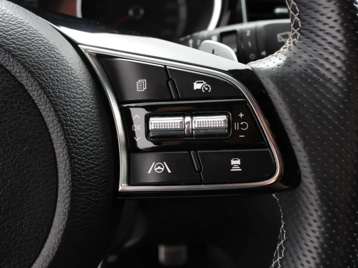 1.5 T-GDi Automaat HEV GT-Line Climate control  Cruise control adaptive  Camera  Parkeersensoren achter  Stuur verwarming  Voorstoelen verwarmd  Navigatie  Apple Carplay/ Android Auto
