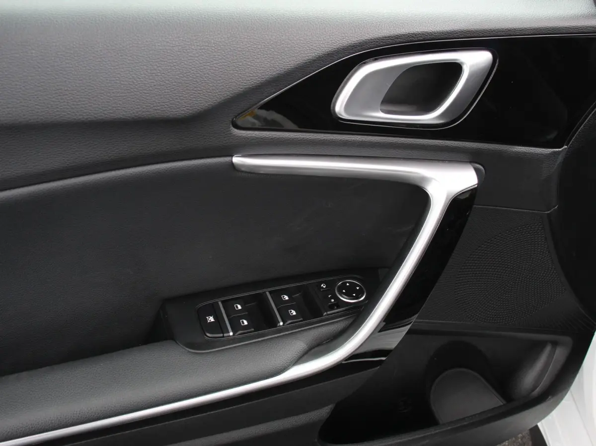 1.5 T-GDi Automaat HEV GT-Line Climate control  Cruise control adaptive  Camera  Parkeersensoren achter  Stuur verwarming  Voorstoelen verwarmd  Navigatie  Apple Carplay/ Android Auto